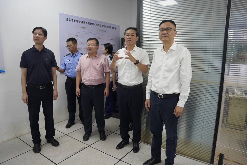 滨湖区多部门联合检查组莅临学校 开展校园安全专项检查