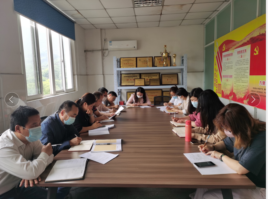 基础教学部召开党员大会