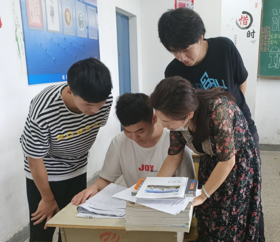 基础教学部教师积极迎战学测、期末复习工作