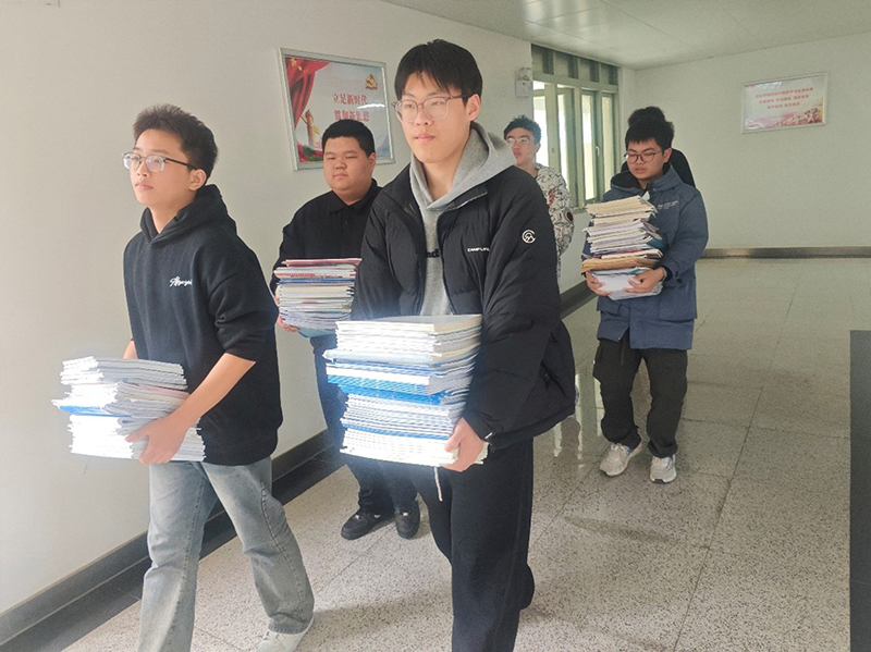 春风传暖践初心 青春逐光学雷锋