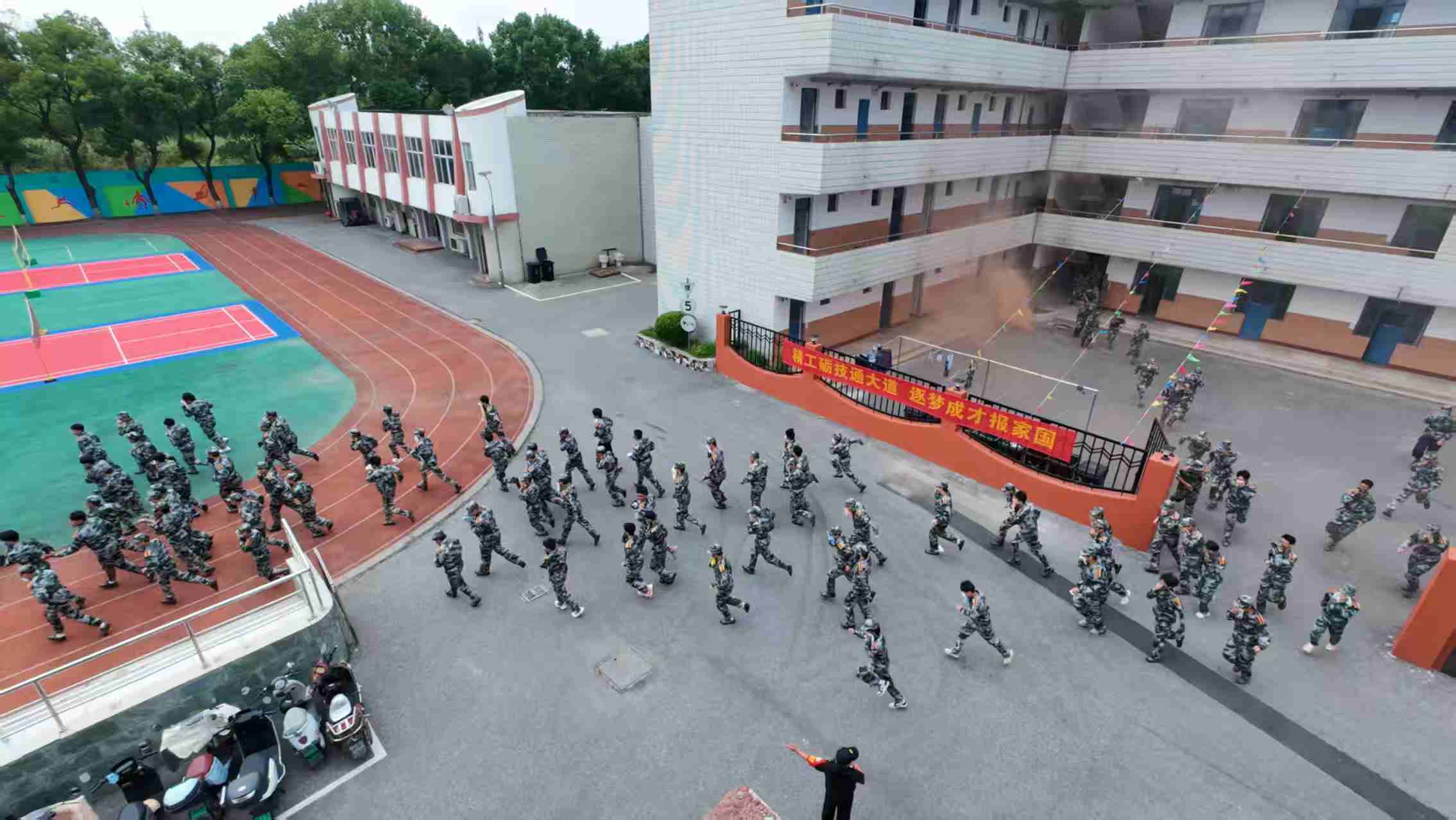 机械工程学院开展2026级新生应急消防演练活动