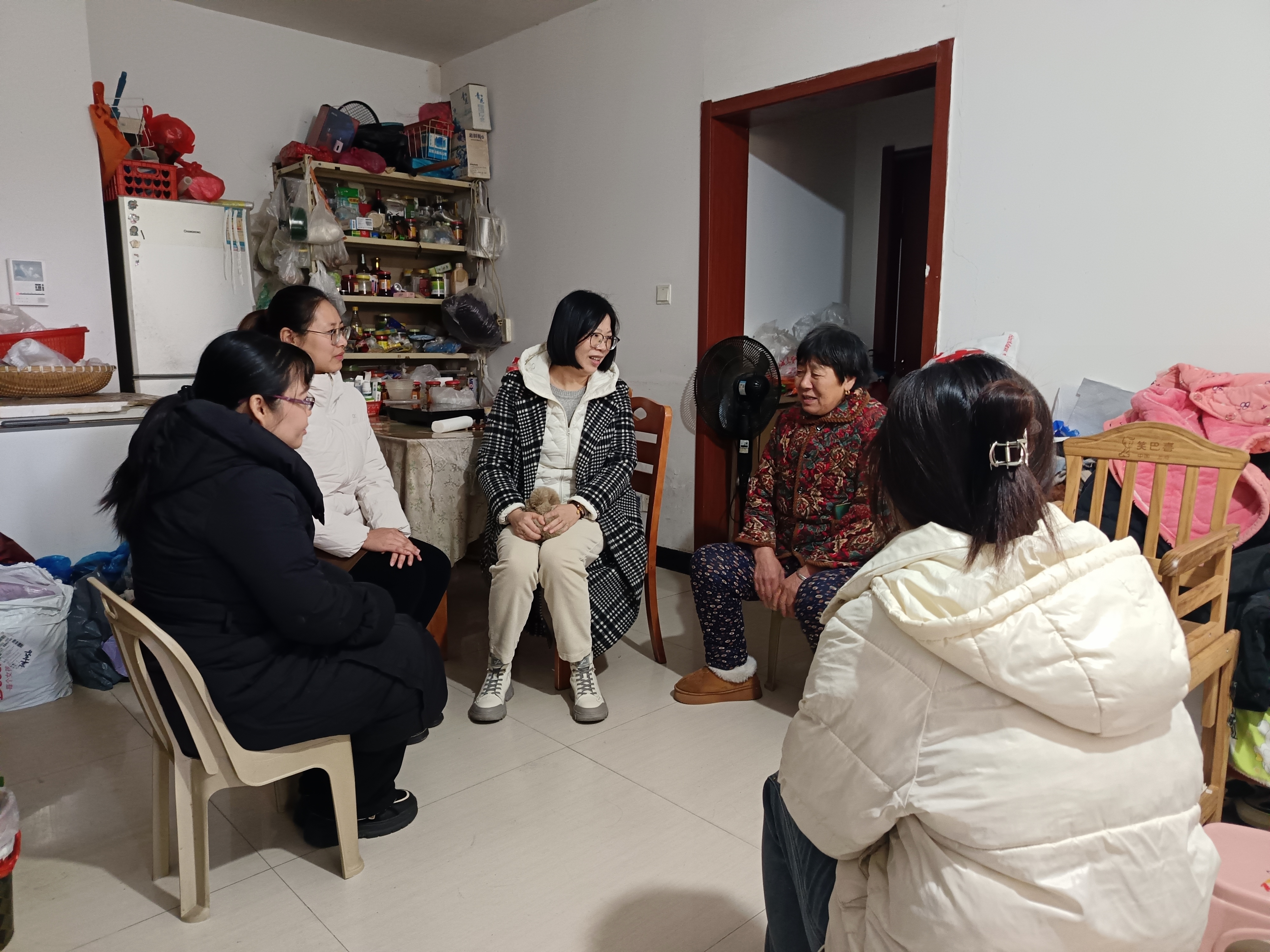 信息管理学院开展寒假“送年货、传温情、报喜讯”专项慰问家访活动