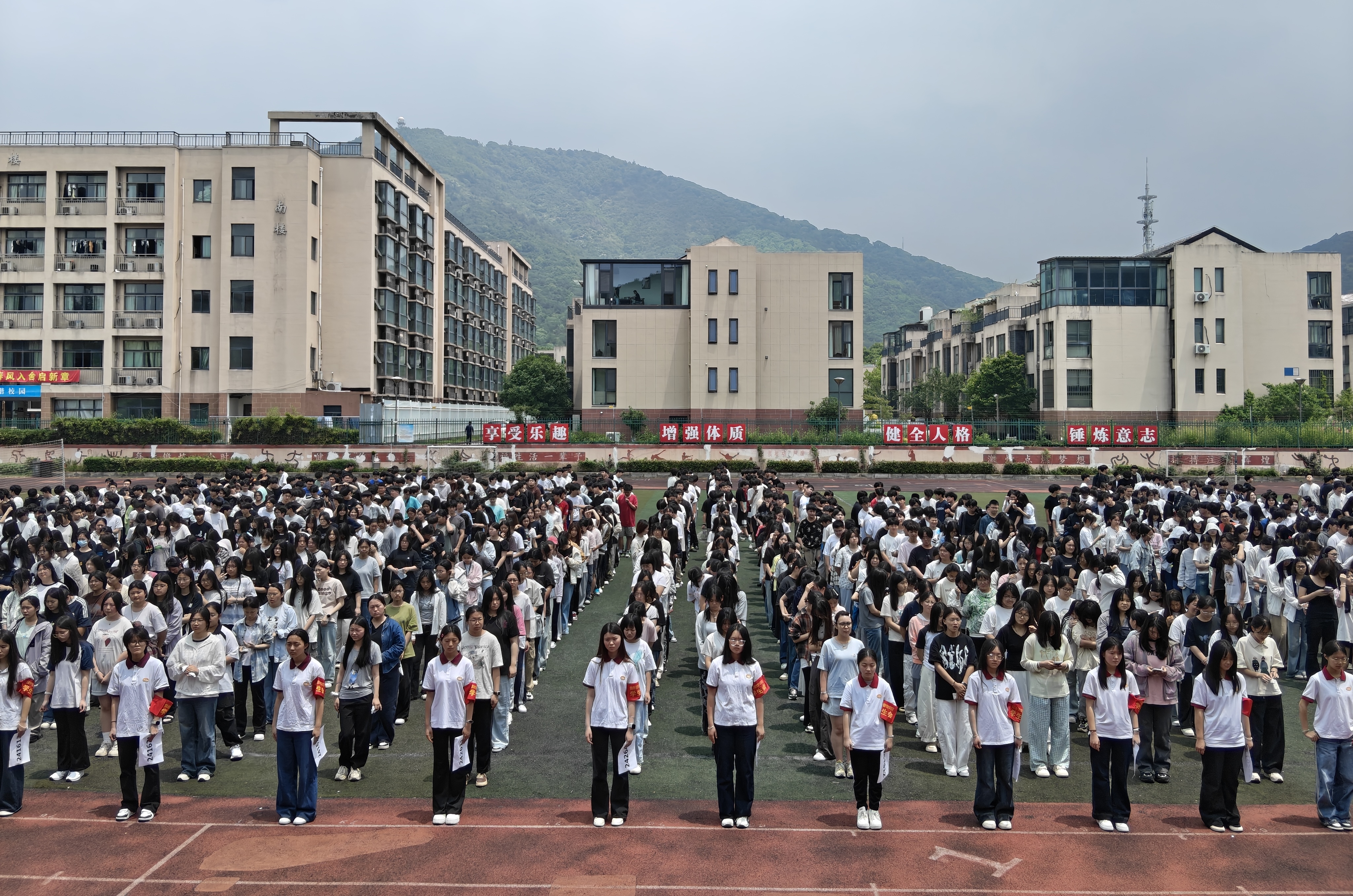 以练筑防，以行践安——信息管理学院开展消防应急疏散演练活动