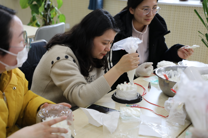 乐享生活  暖心校园  —— 学校开展 “三八” 国际劳动妇女节系列主题活动