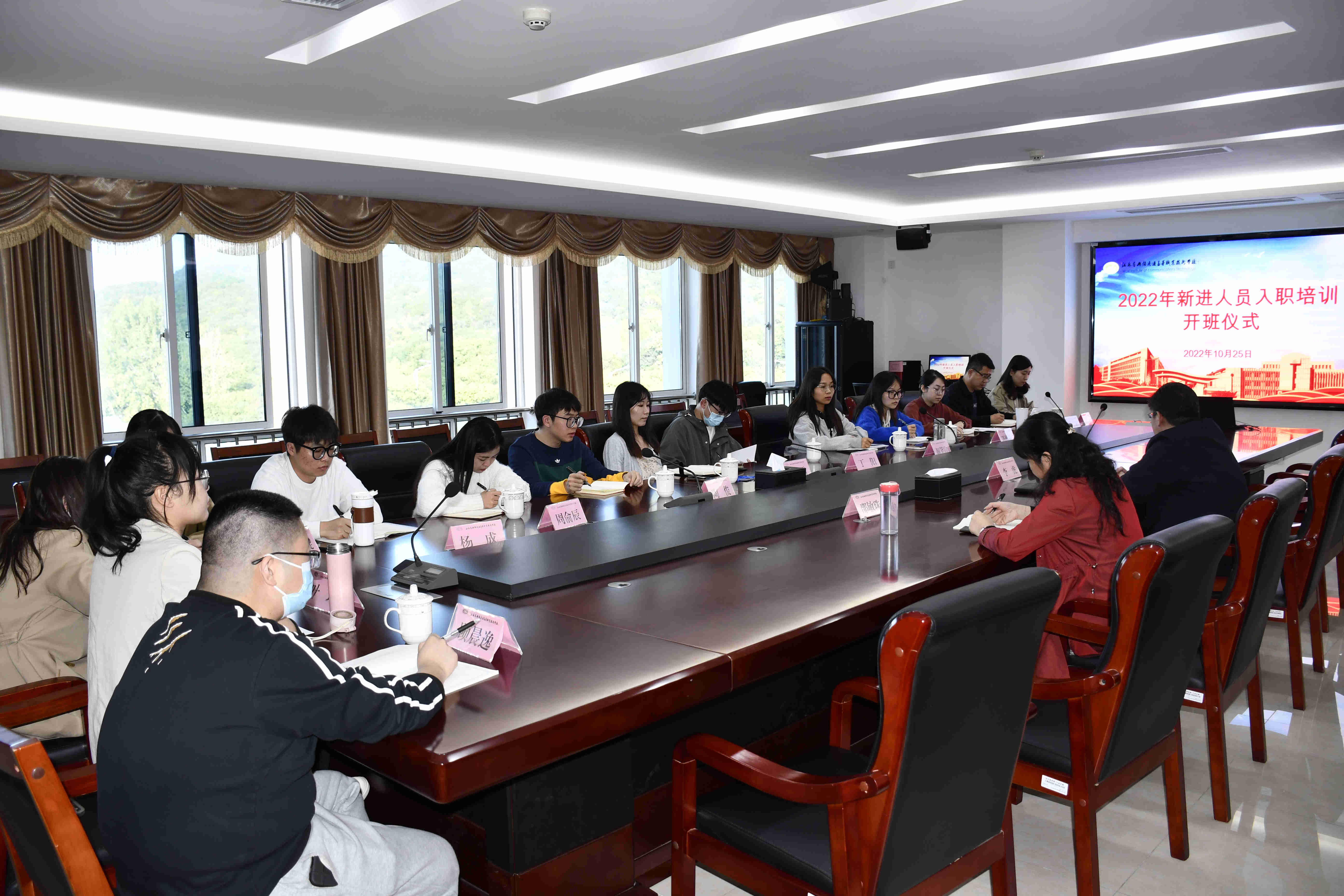 学校举办2022年新进人员 入职培训开班仪式